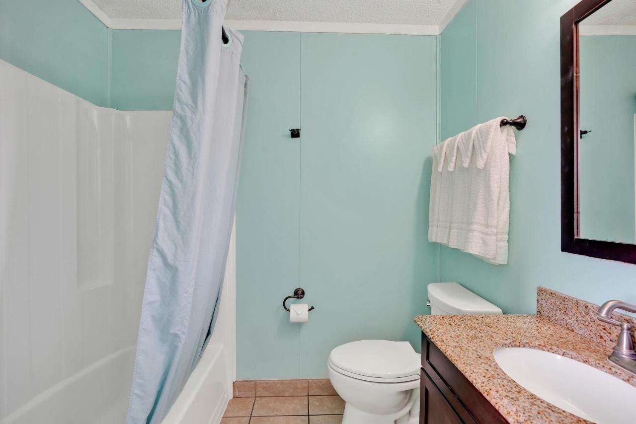 Motel Admiral'S Quarters à Kure Beach Extérieur photo